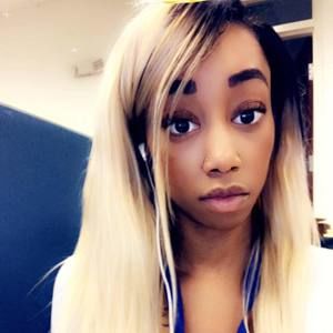 Meet your Posher, Kayla